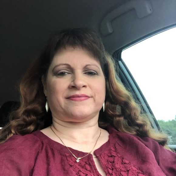 Meet your Posher, Lyn - Picture 2 of 4